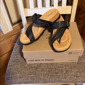 Clarks Black and Tan Thong Sandals